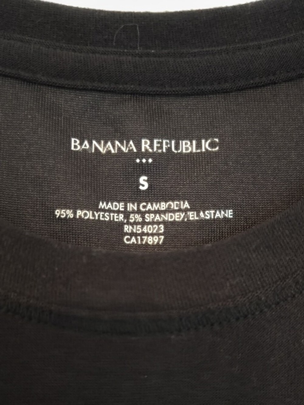 Banana Republic Black Sleeveless Muscle Tee - Picture 2 of 3
